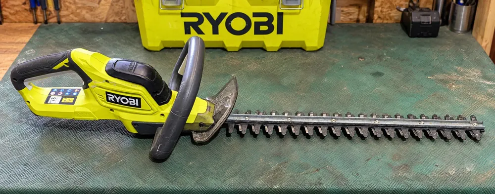 Taille-haies Ryobi OHT1845 utilisé pendant deux ans